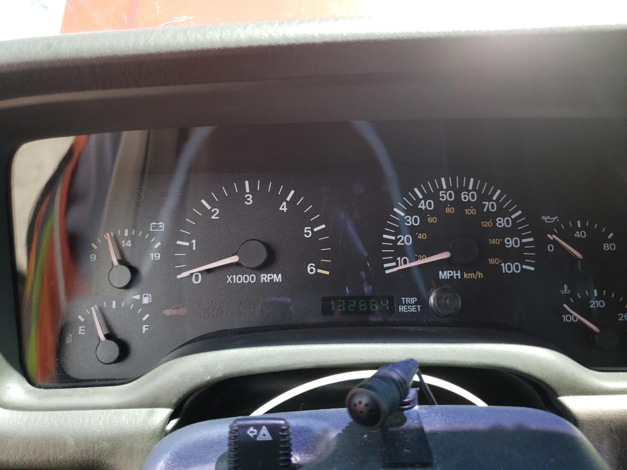 1J4FF58SXYL199817 2000 Jeep Cherokee Classic