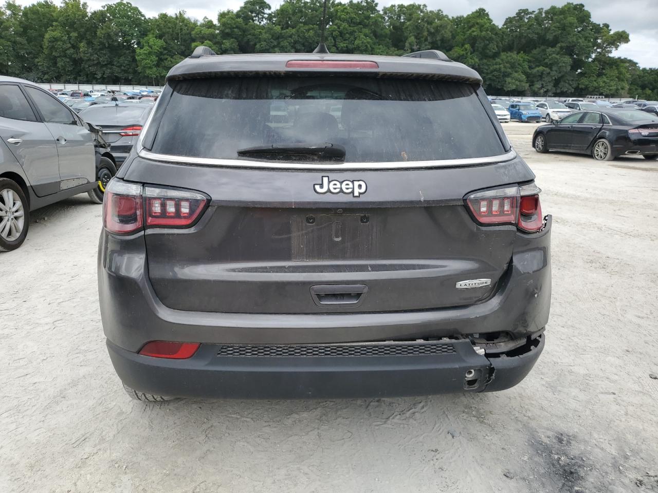 3C4NJCBB2JT105629 2018 Jeep Compass Latitude