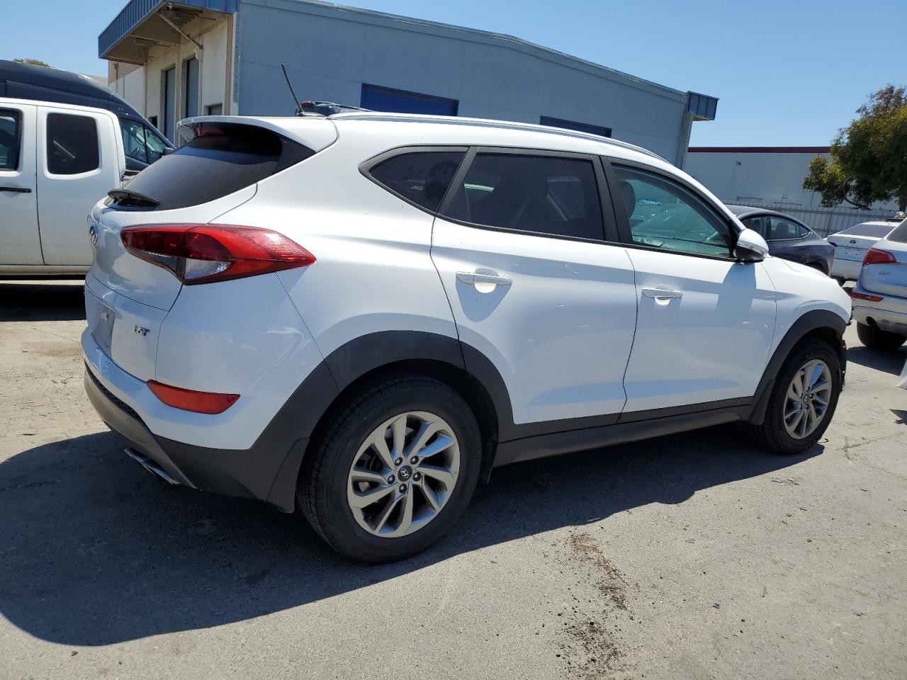 KM8J33A29GU216375 2016 Hyundai Tucson Limited