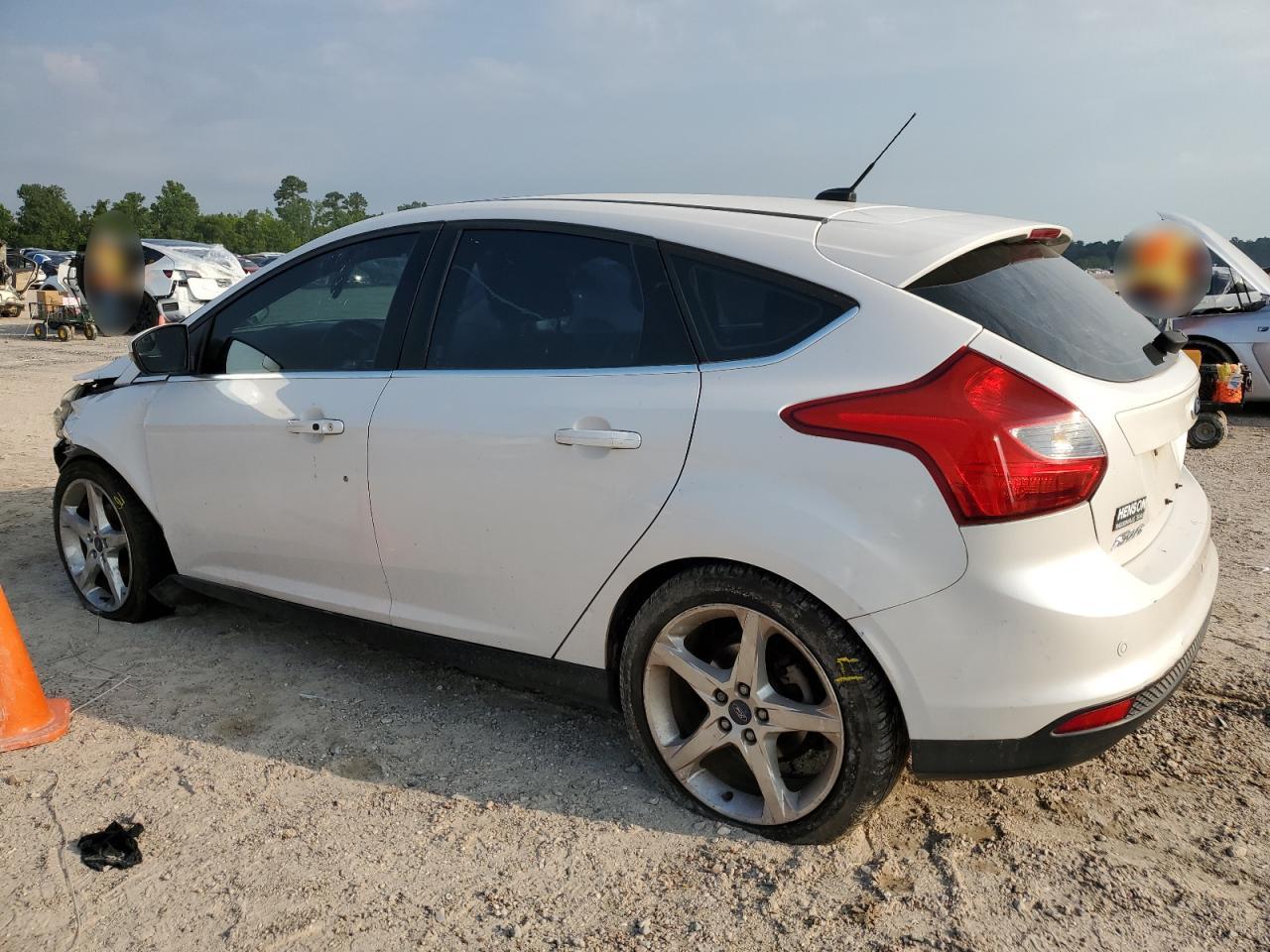 2014 Ford Focus Titanium vin: 1FADP3N21EL149103