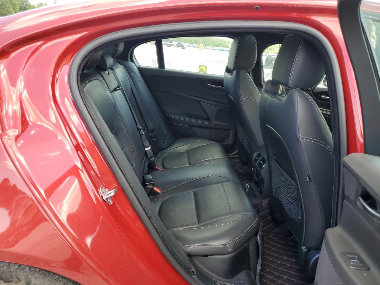 SAJAG4FV8JCP17886 2018 Jaguar Xe S