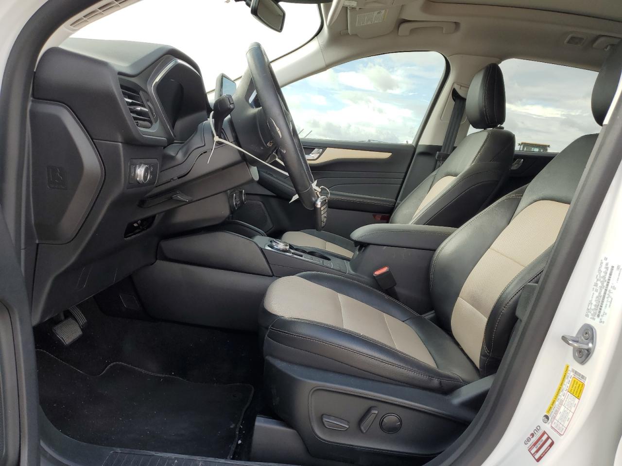 1FMCU9J95MUB11754 2021 Ford Escape Titanium