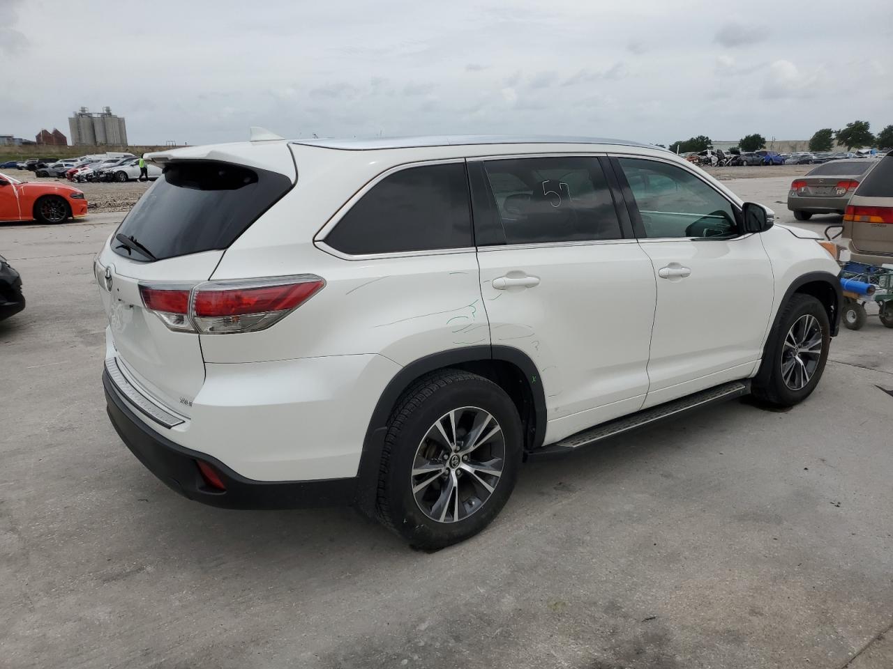 5TDKKRFH3GS505249 2016 Toyota Highlander Xle