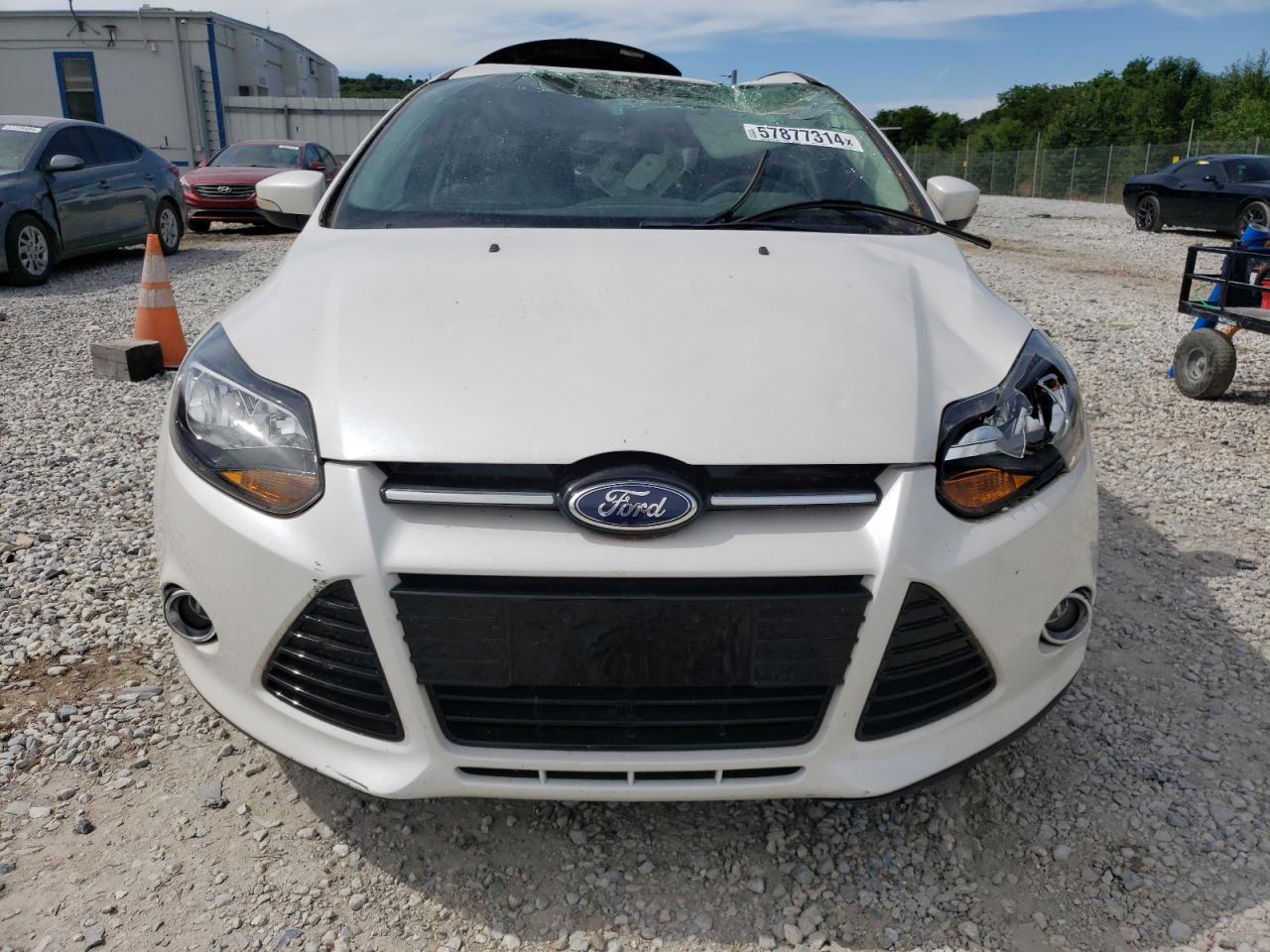 2014 Ford Focus Titanium vin: 1FADP3J27EL240527