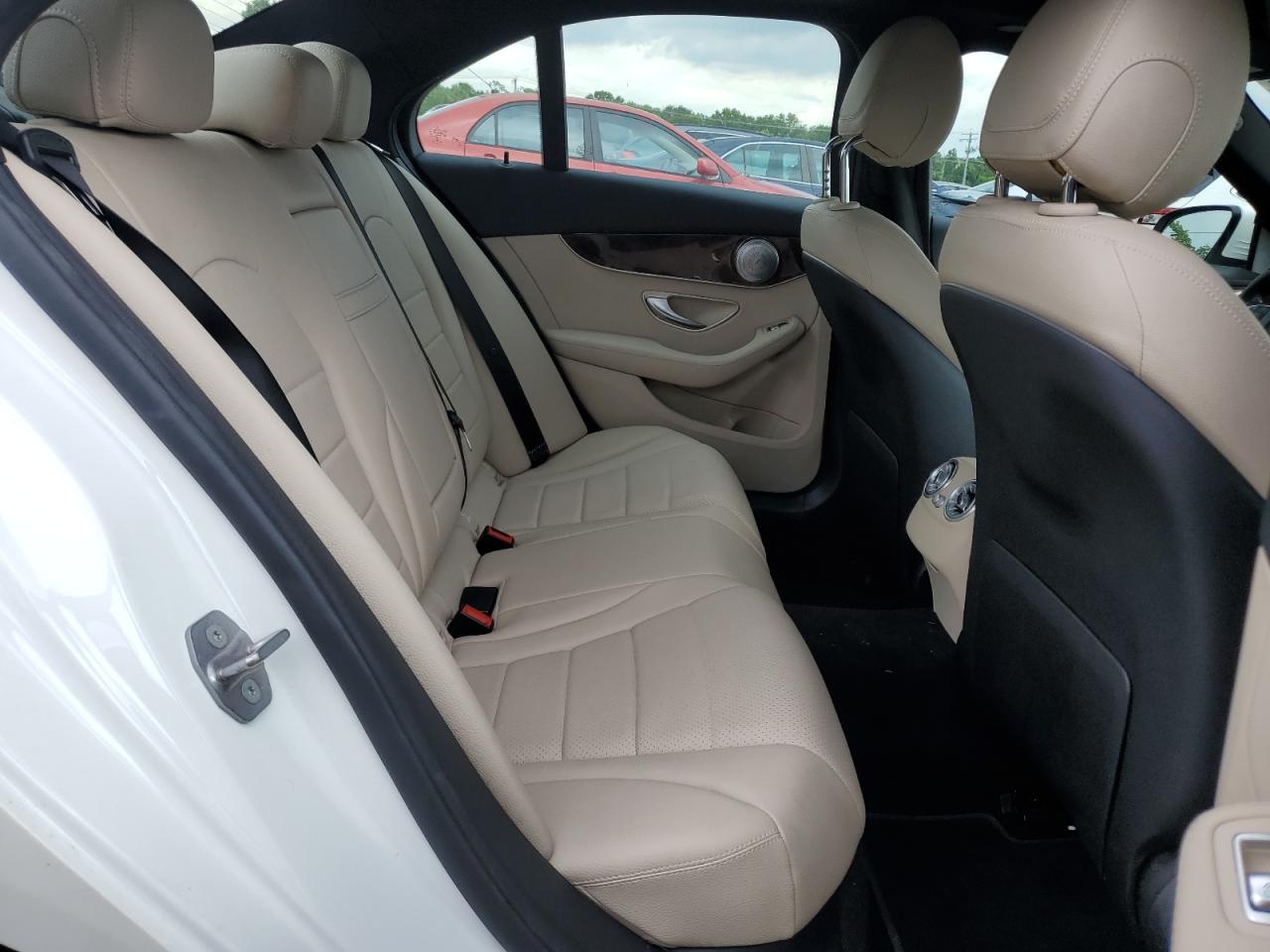 55SWF4KB8GU158630 2016 Mercedes-Benz C 300 4Matic