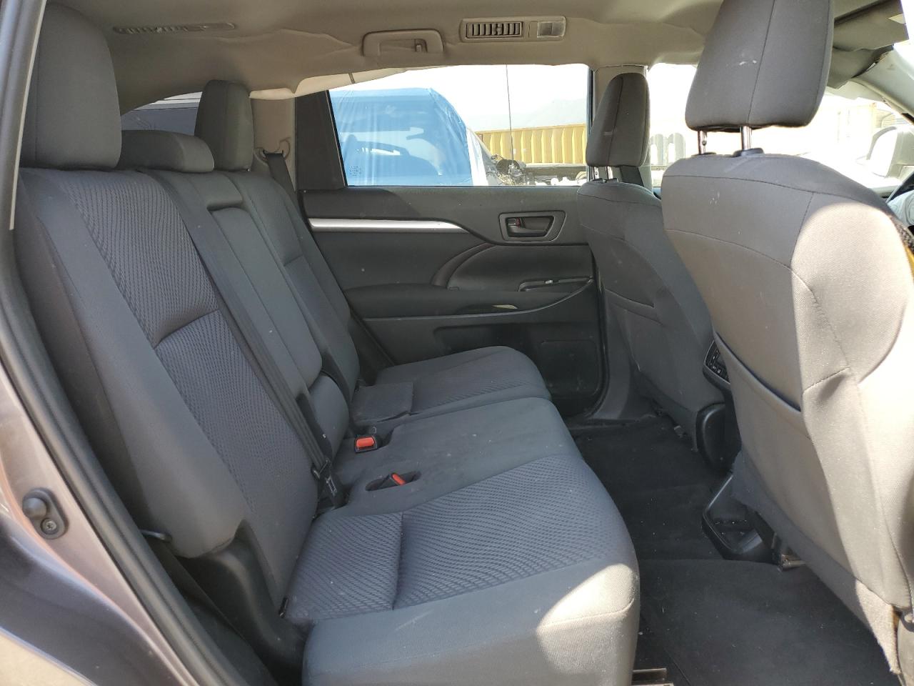 5TDZARFH8KS046231 2019 Toyota Highlander Le