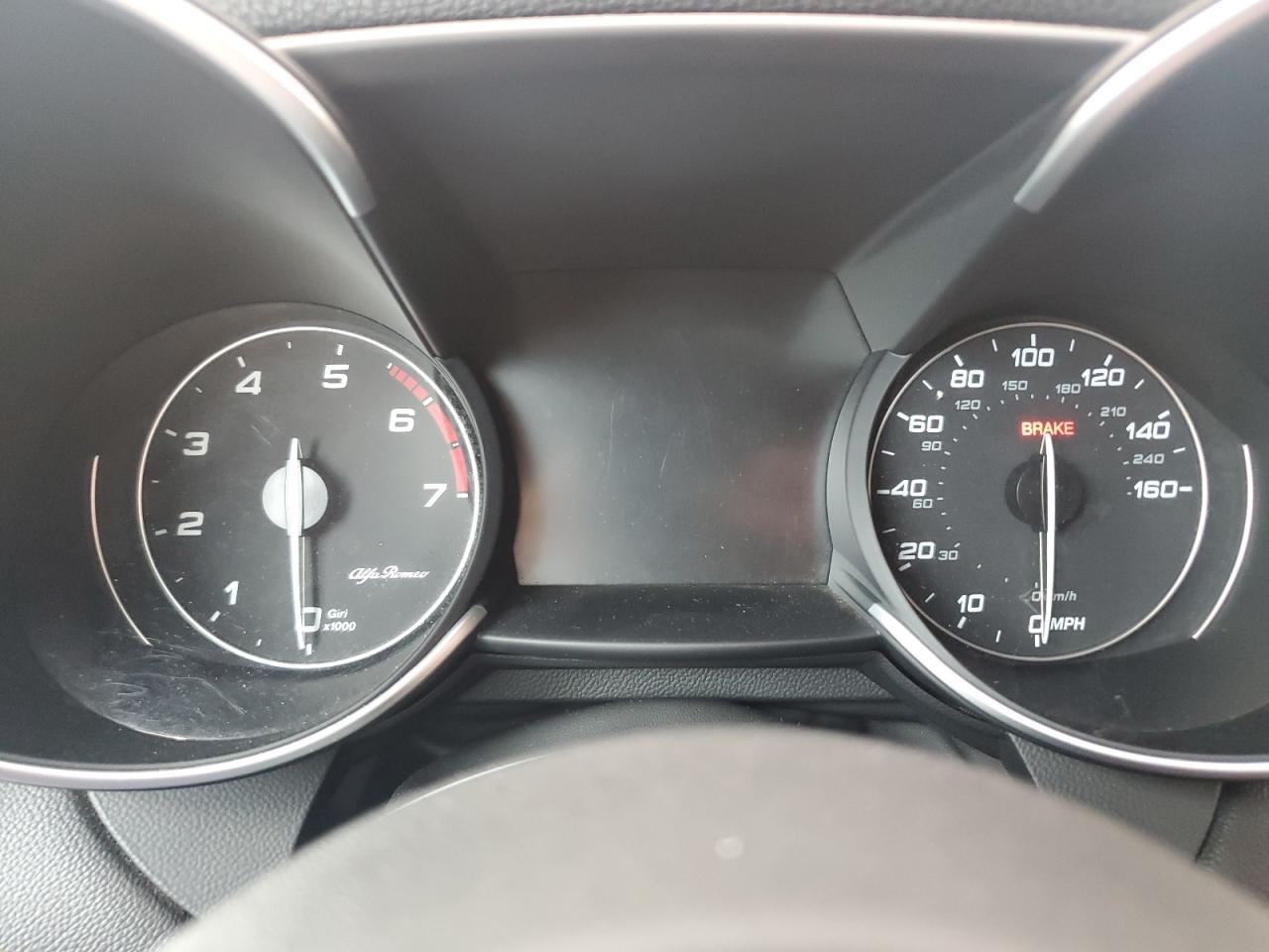 ZARFAECN7J7596962 2018 Alfa Romeo Giulia Ti