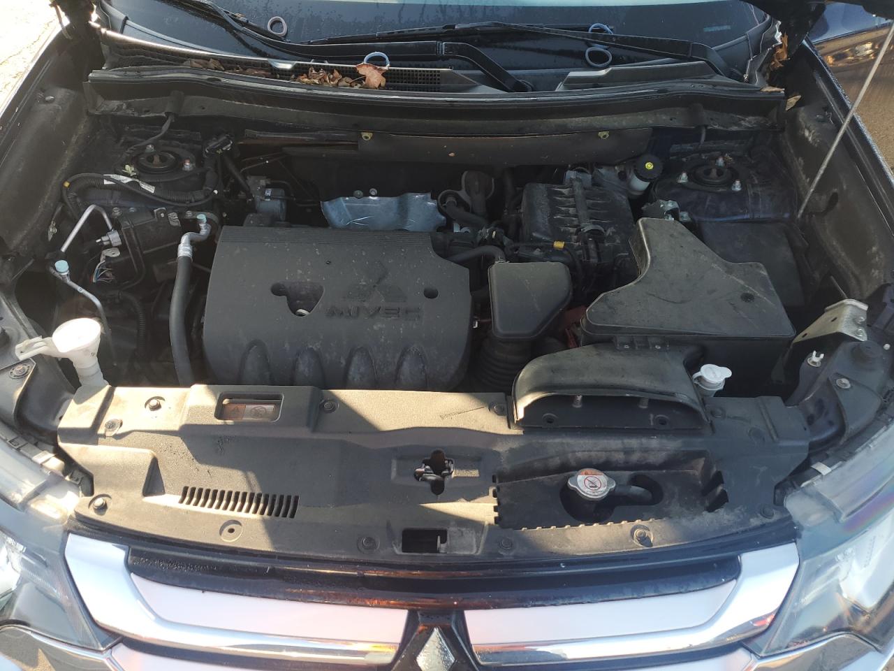 JA4AZ3A36HZ025426 2017 Mitsubishi Outlander Se