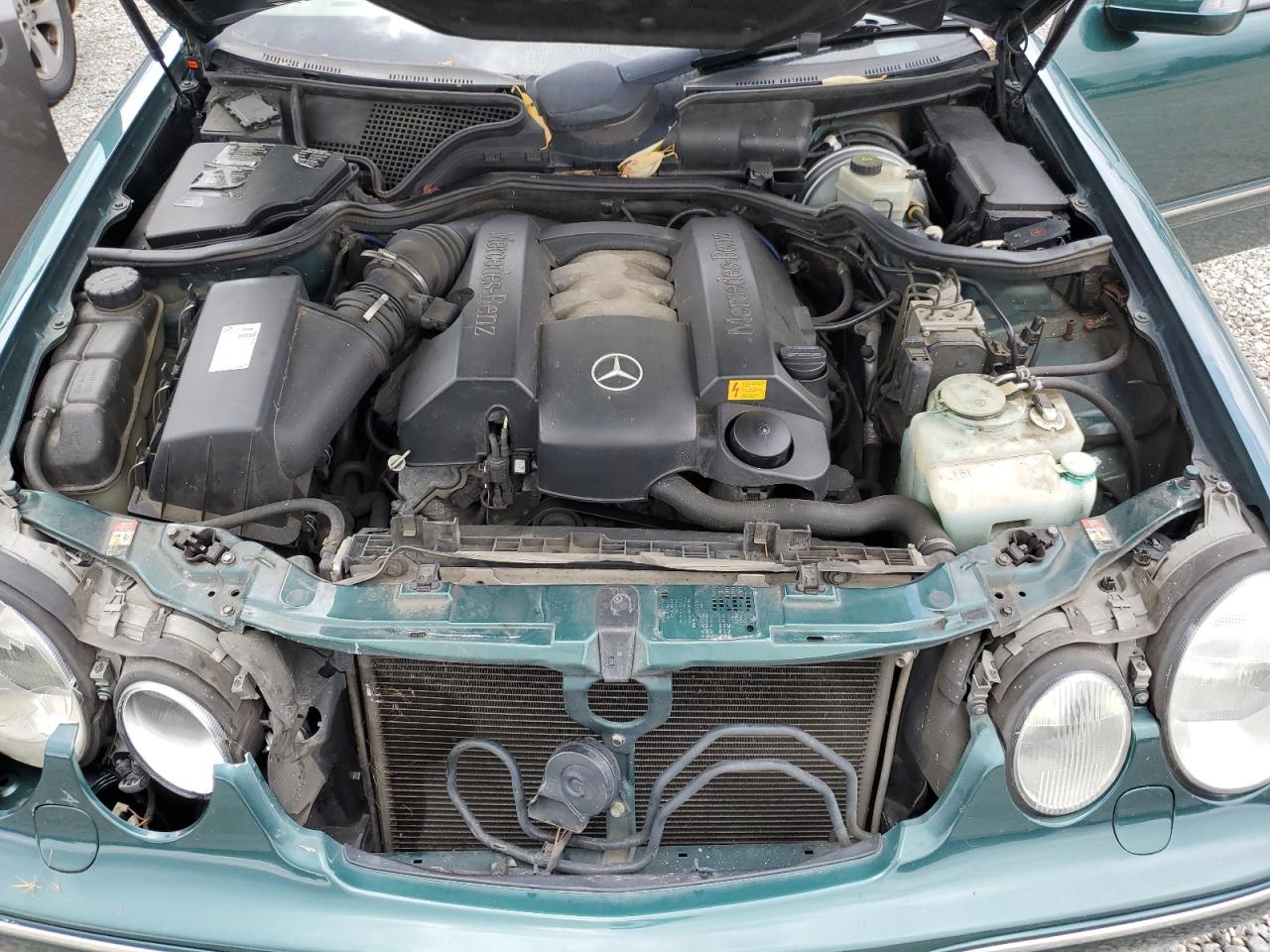 WDBJF82J4YX036380 2000 Mercedes-Benz E 320 4Matic