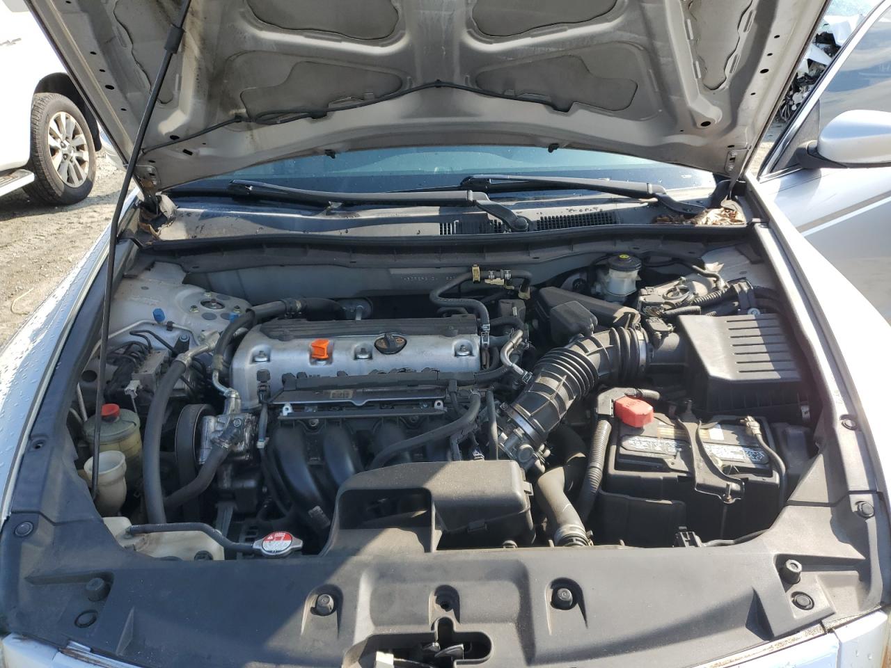 1HGCP2F3XBA118335 2011 Honda Accord Lx