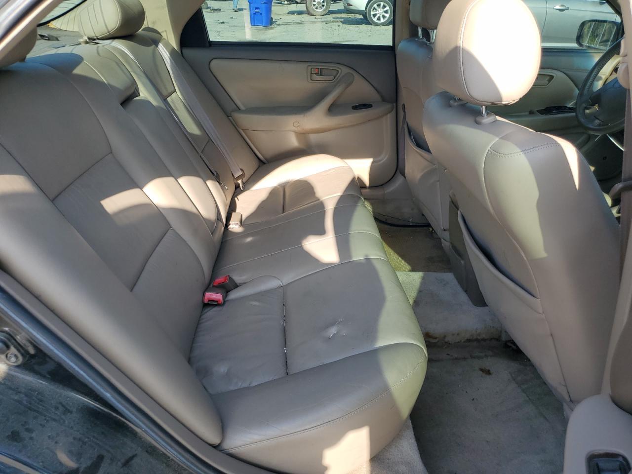 4T1BF28K3YU937241 2000 Toyota Camry Le