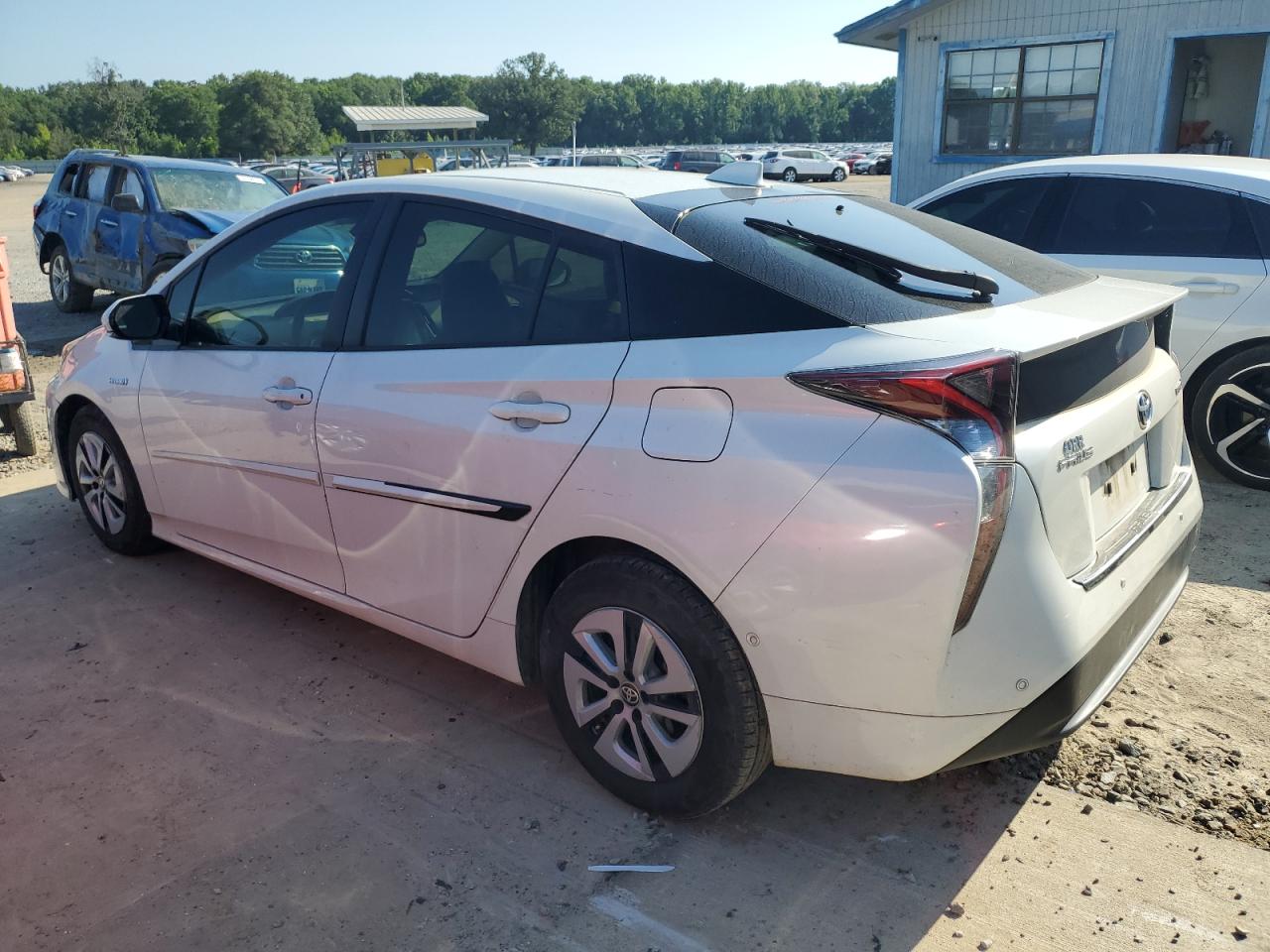 2018 Toyota Prius vin: JTDKARFU3J3064750