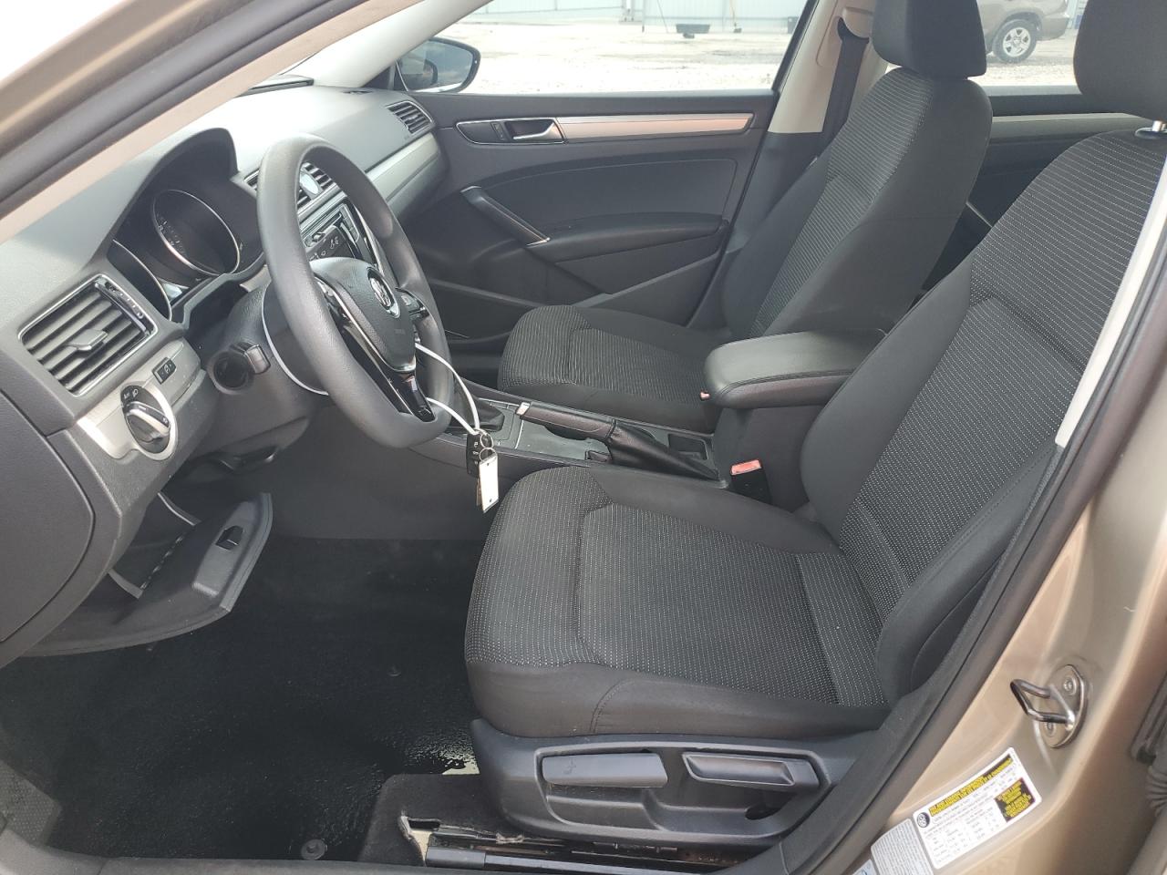 1VWAT7A32HC060608 2017 Volkswagen Passat S