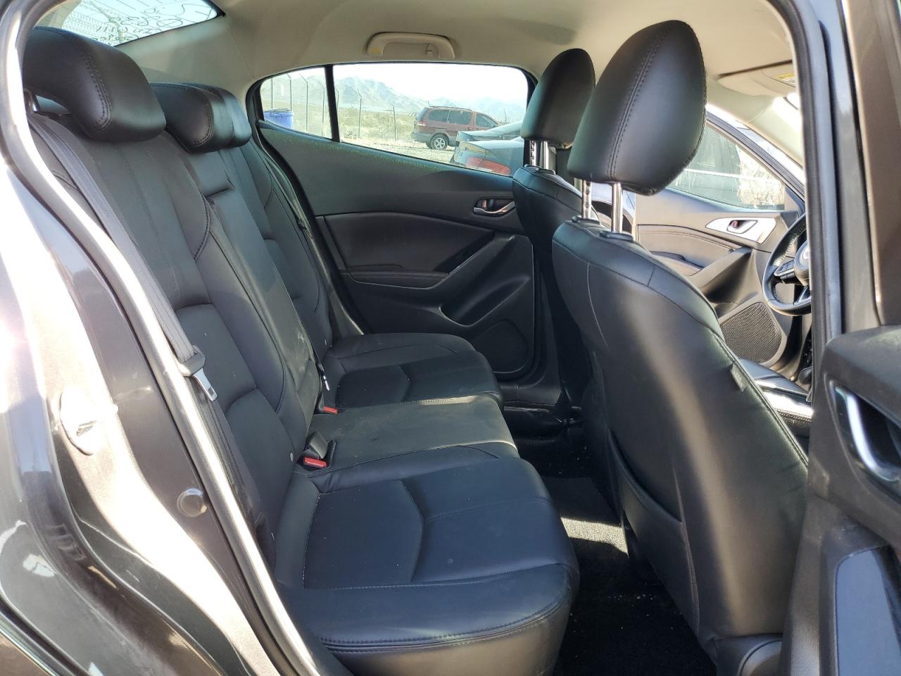 3MZBN1V39JM264431 2018 Mazda 3 Touring