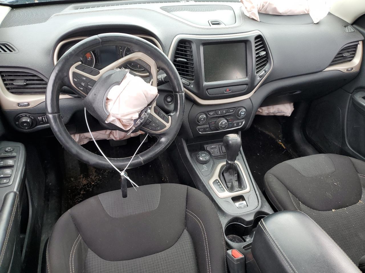 1C4PJMCS0HW545429 2017 Jeep Cherokee Latitude