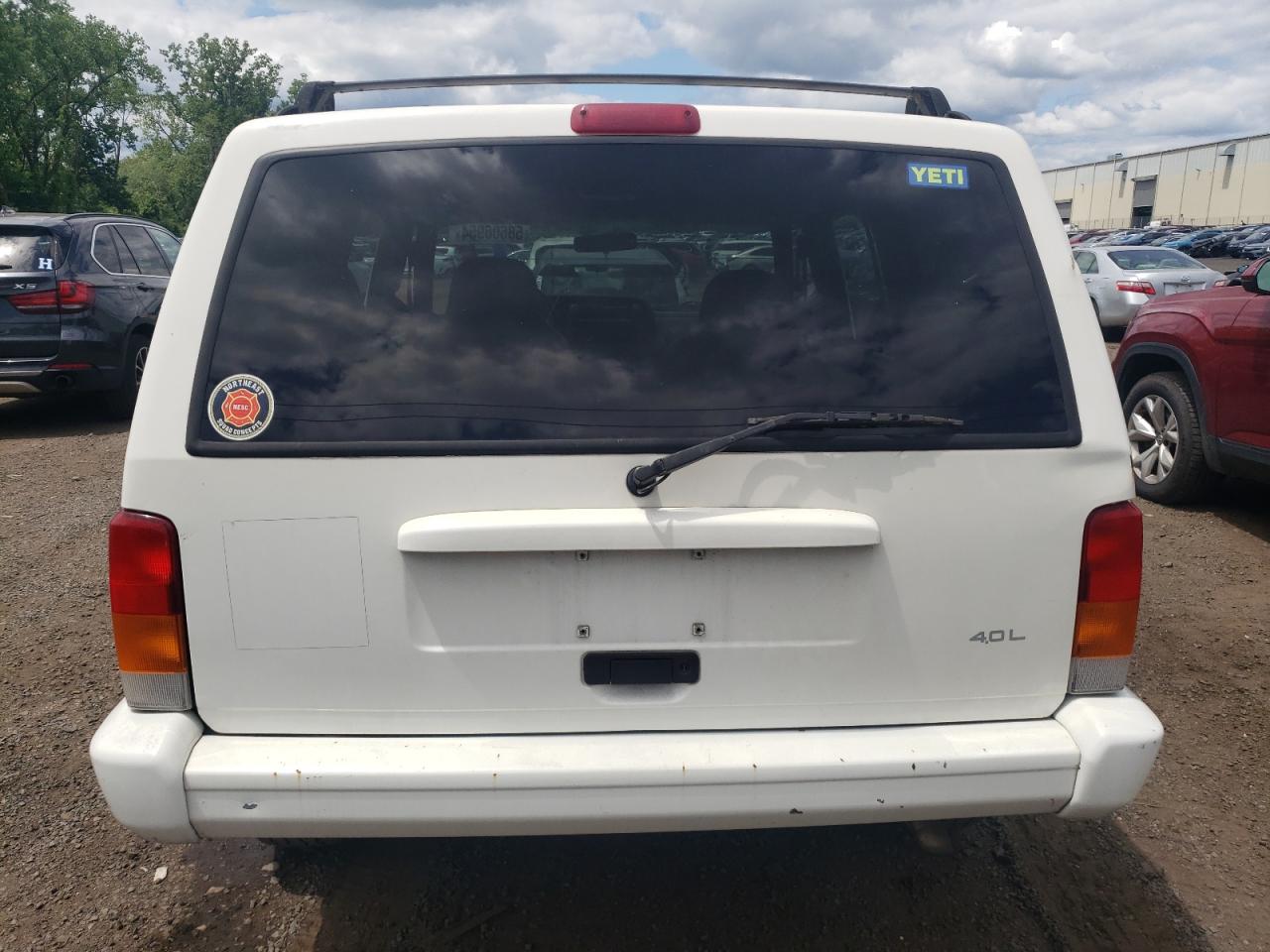 1J4FF48S4YL217609 2000 Jeep Cherokee Sport