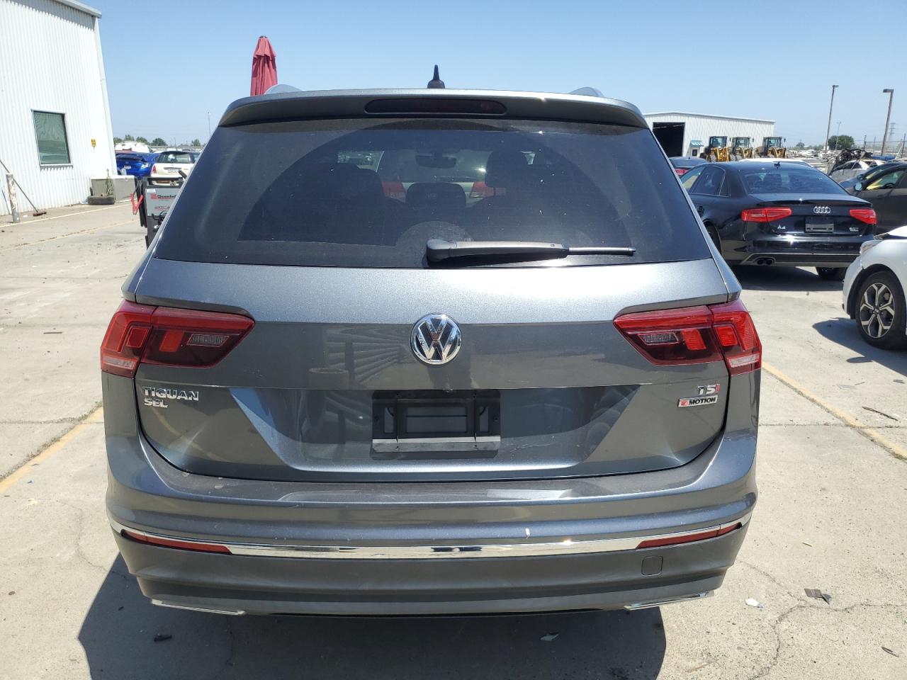 3VV2B7AX3JM209904 2018 Volkswagen Tiguan Se