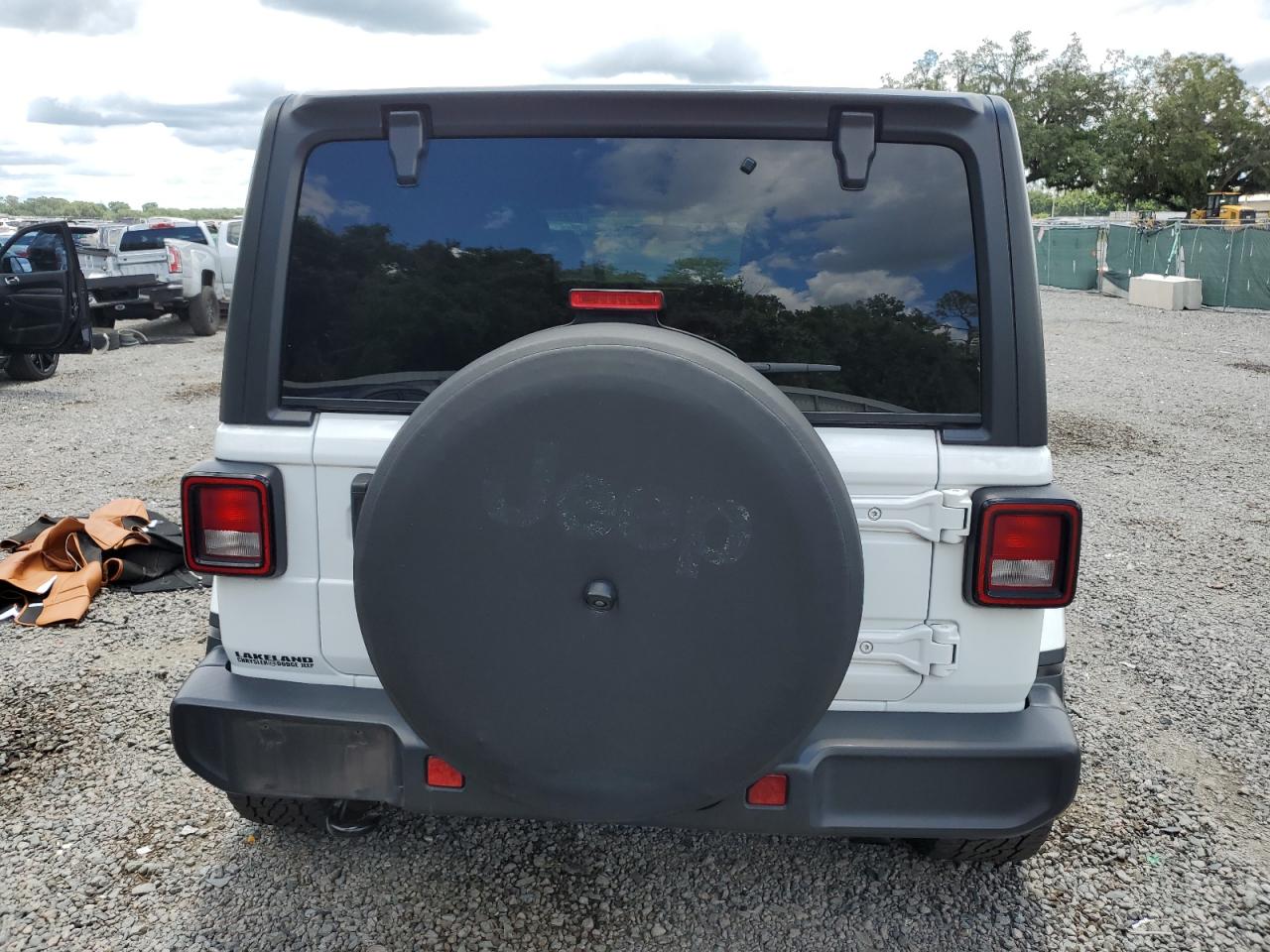 1C4HJXEN4KW619973 2019 Jeep Wrangler Unlimited Sahara