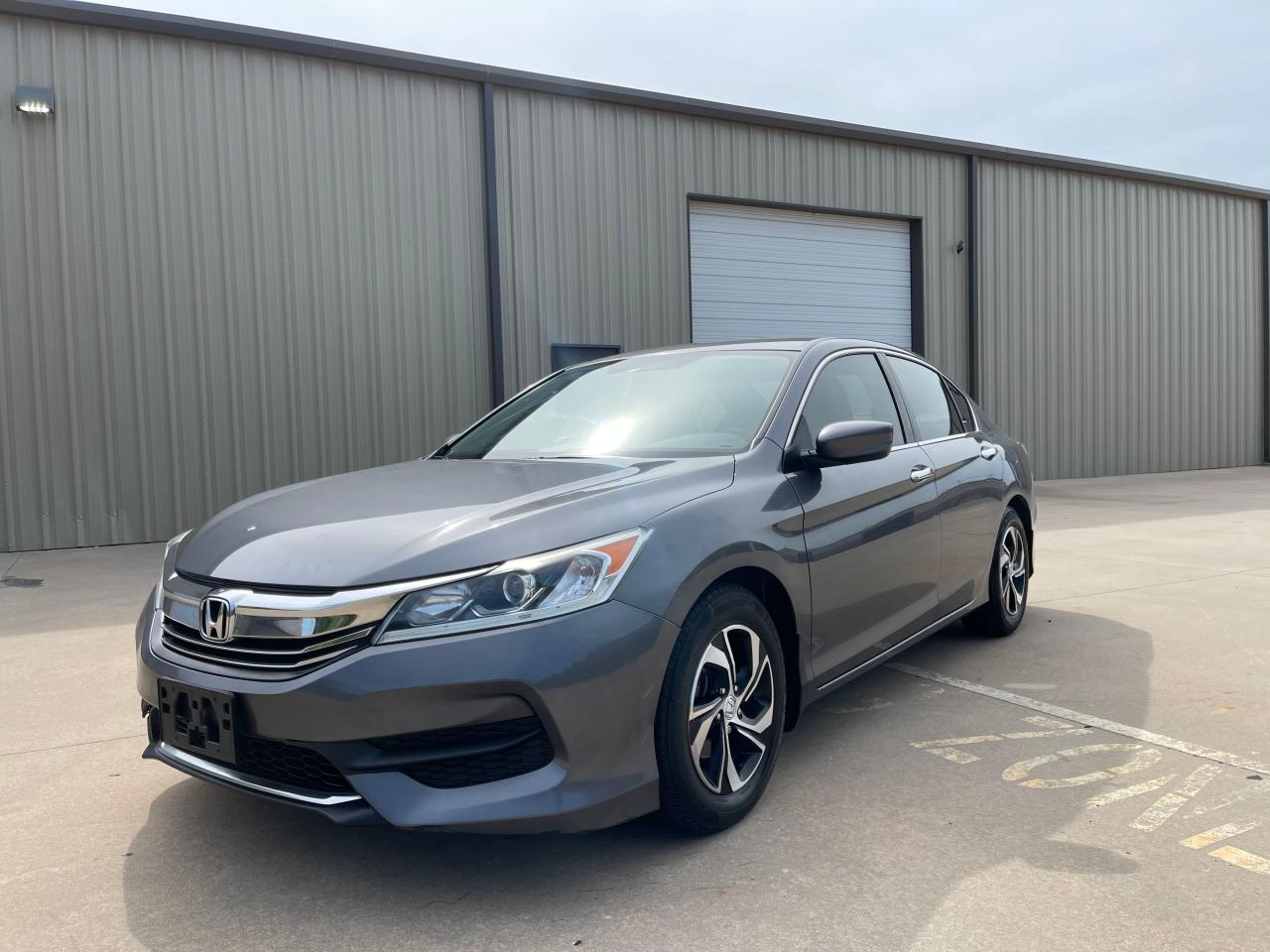 2017 Honda Accord Lx vin: 1HGCR2F33HA210521