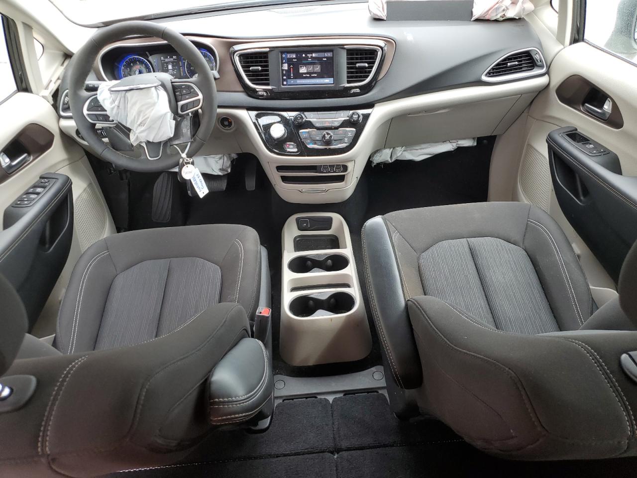 2C4RC1CG8PR615778 2023 Chrysler Voyager Lx