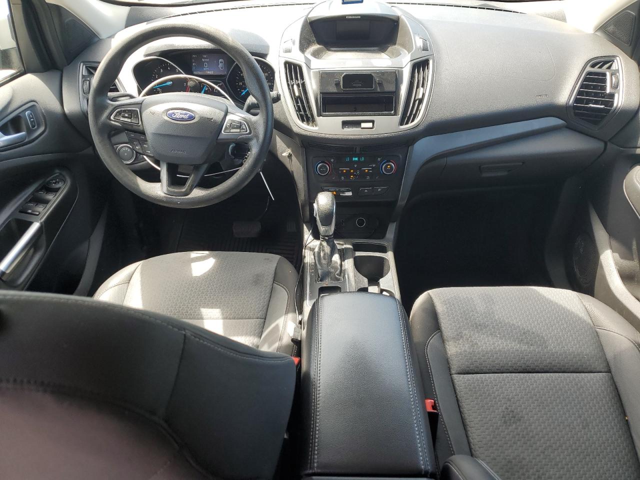 1FMCU9GD8JUA05189 2018 Ford Escape Se