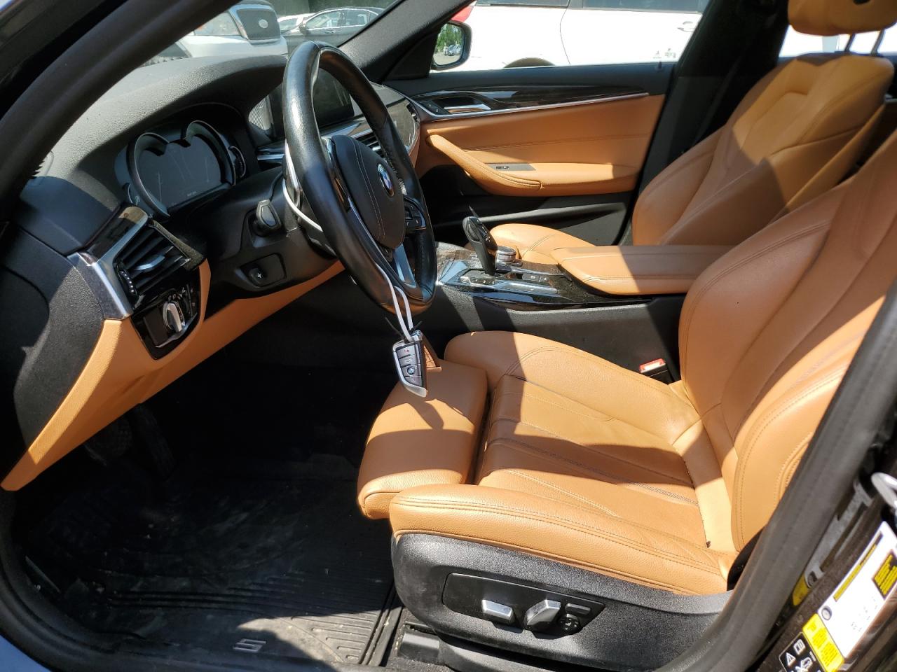 WBAJA7C55KWW23371 2019 BMW 530 Xi