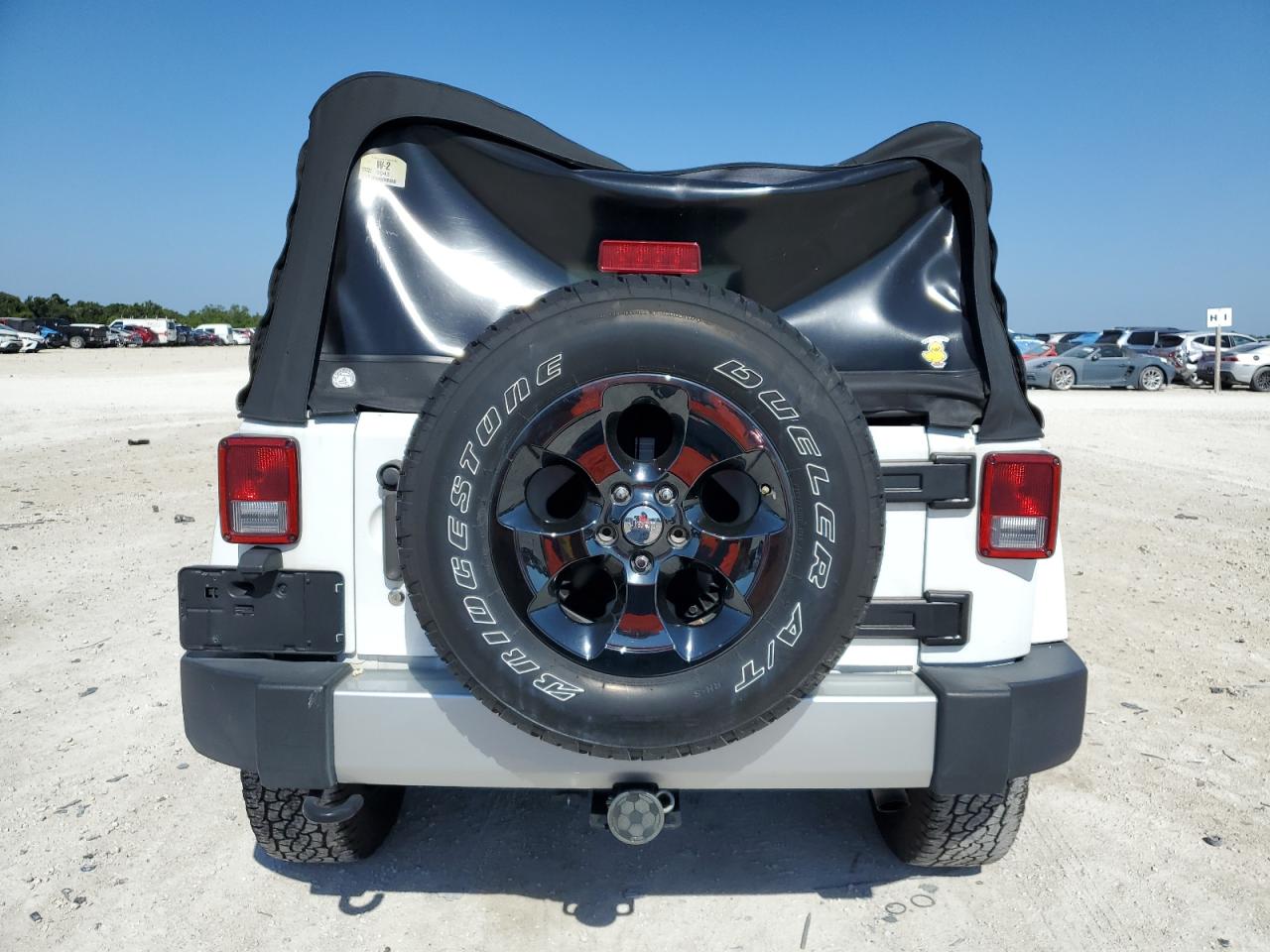 1C4BJWEG4EL256081 2014 Jeep Wrangler Unlimited Sahara