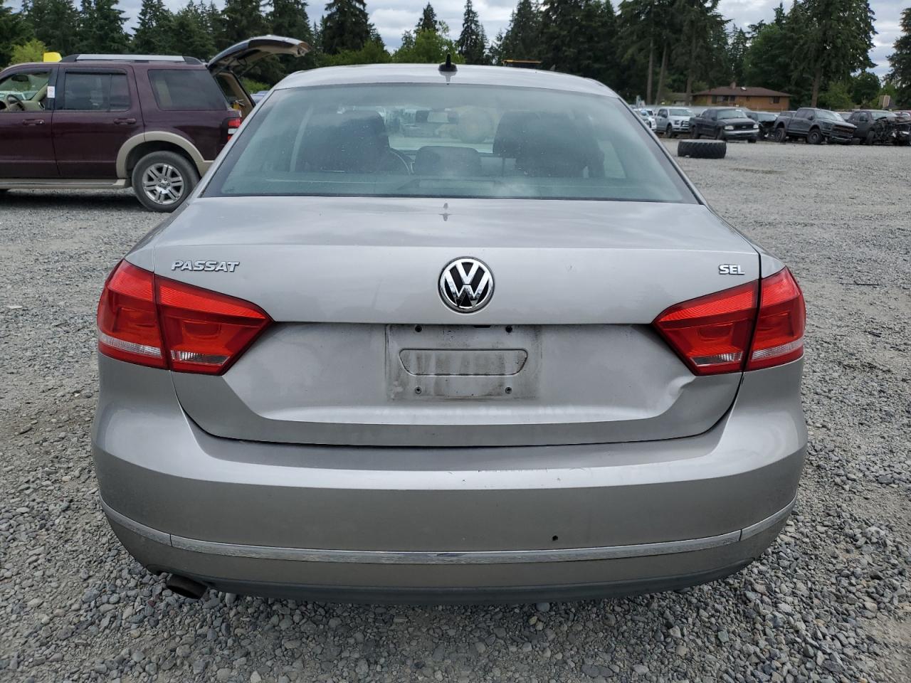 1VWCP7A33DC102890 2013 Volkswagen Passat Sel