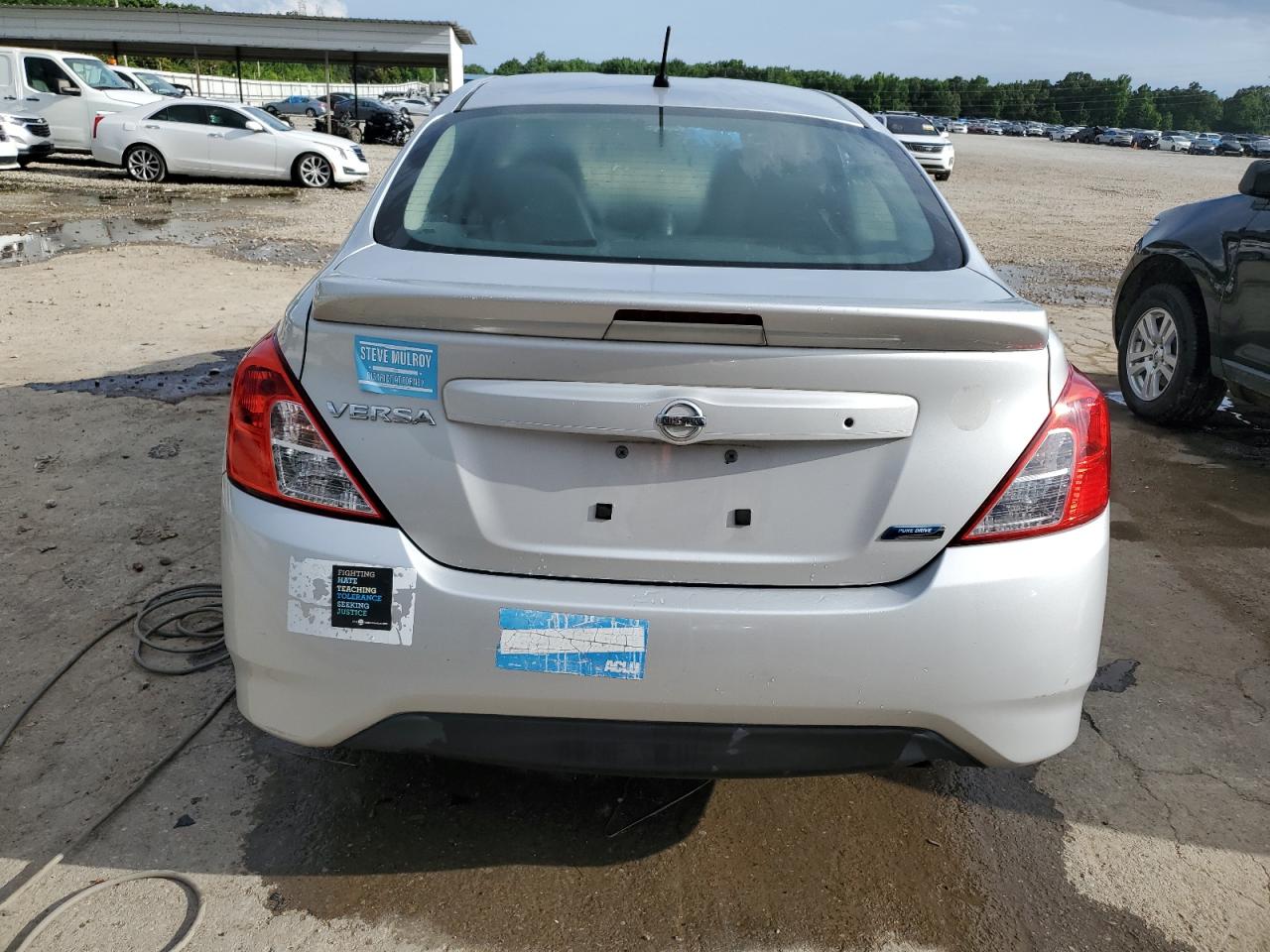 2015 Nissan Versa S vin: 3N1CN7AP7FL931127