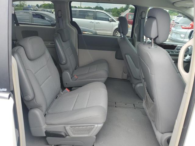 2010 Chrysler Town & Country - Image 11