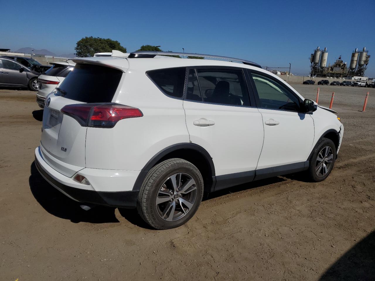 2016 Toyota Rav4 Xle vin: JTMWFREV7GJ083805