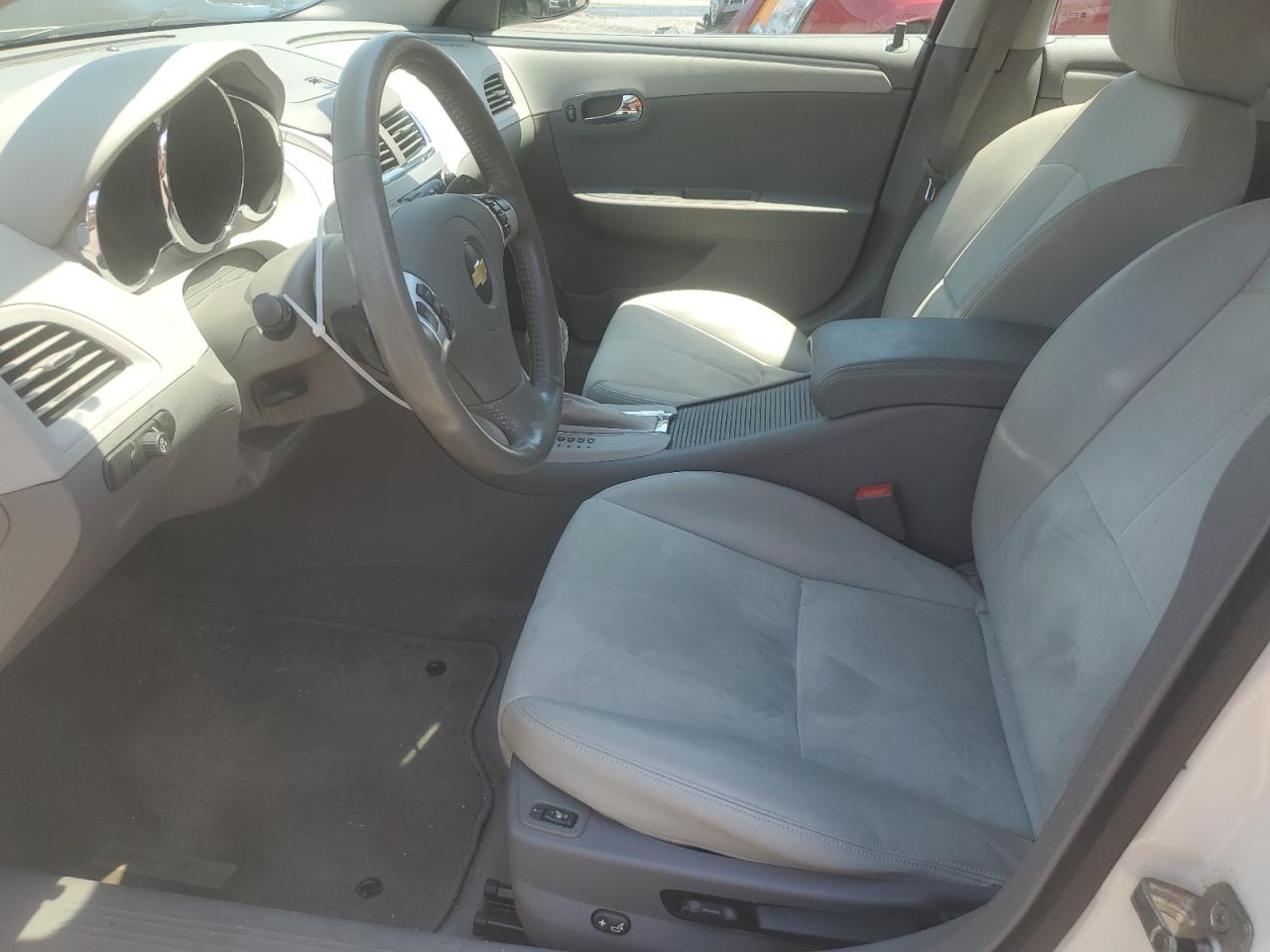 1G1ZD5E77AF101946 2010 Chevrolet Malibu 2Lt