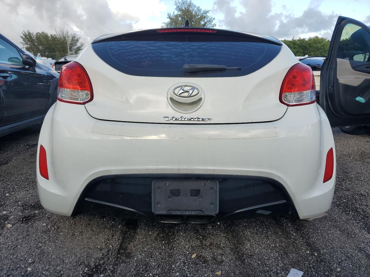 KMHTC6AD9DU131379 2013 Hyundai Veloster