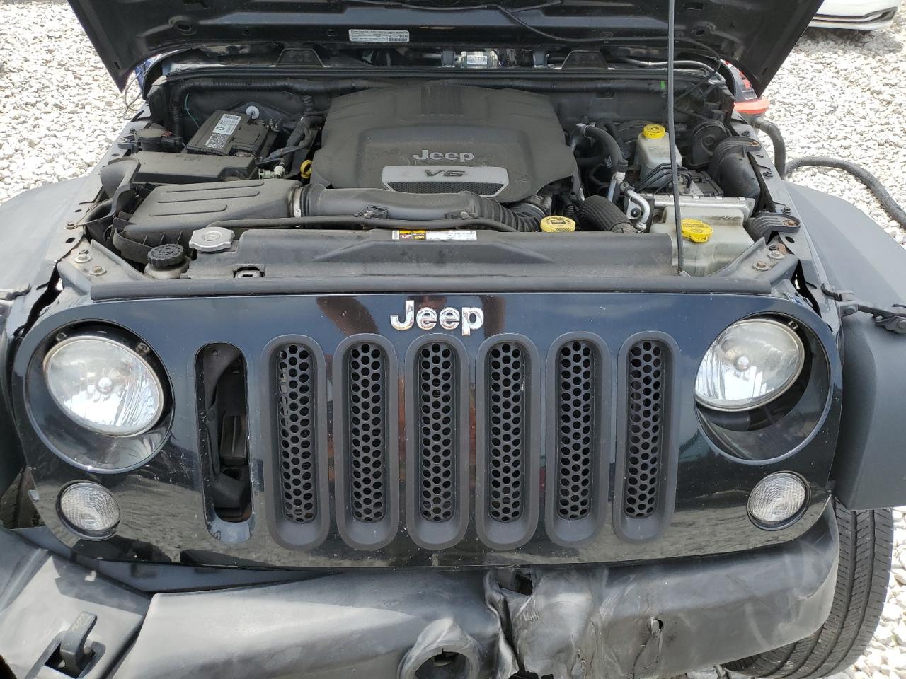 1C4BJWDGXEL140501 2014 Jeep Wrangler Unlimited Sport