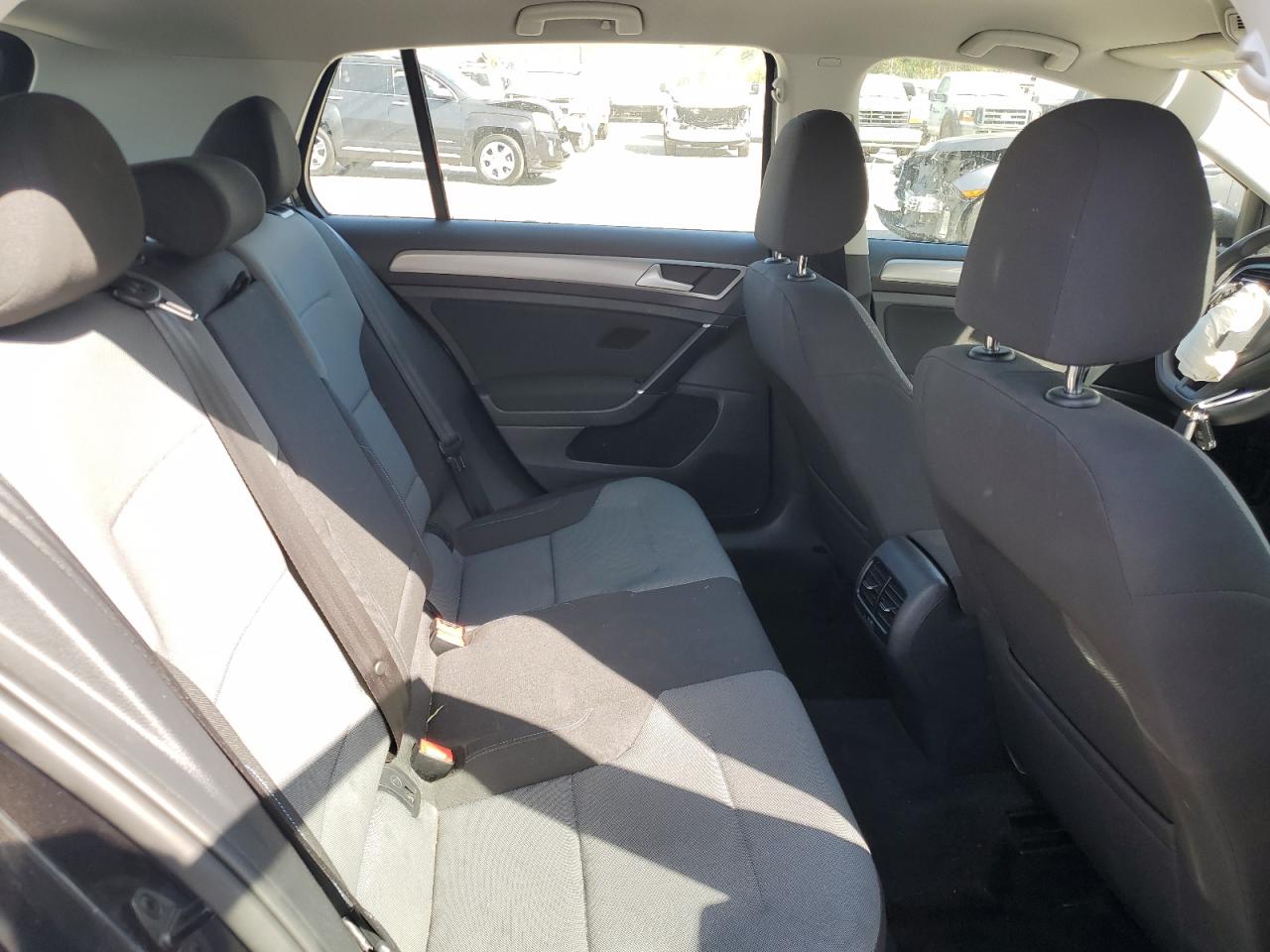 WVWKP7AU2GW915874 2016 Volkswagen E-Golf Se