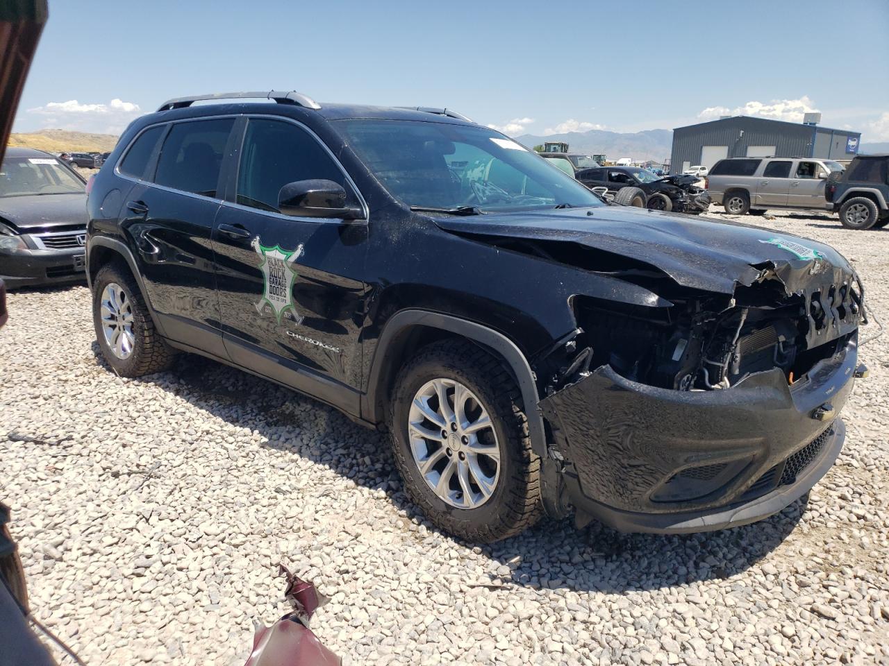 2019 Jeep Cherokee Latitude vin: 1C4PJLCB2KD222500