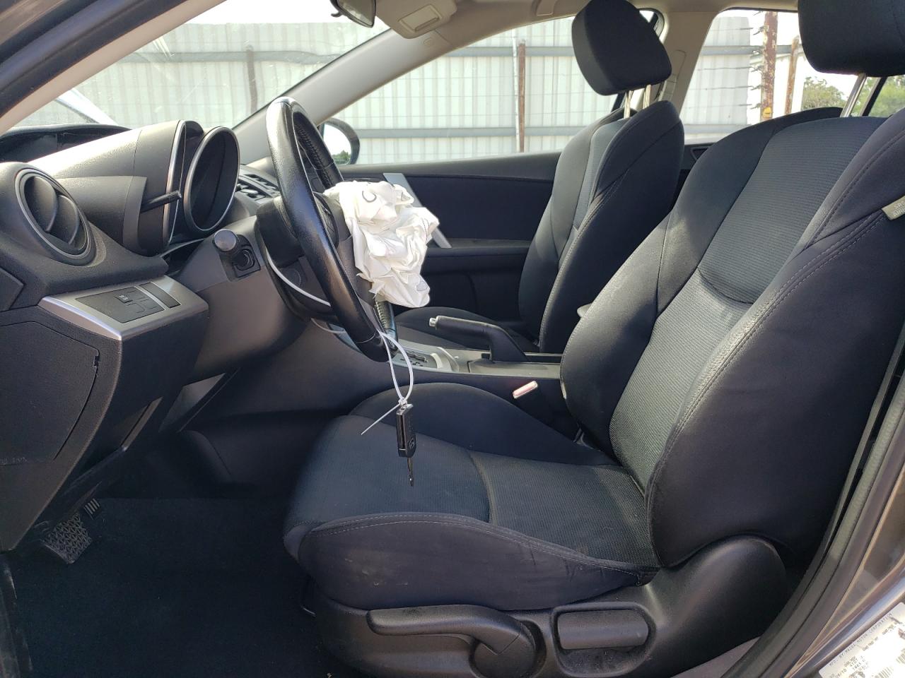 JM1BL1K55B1384028 2011 Mazda 3 S