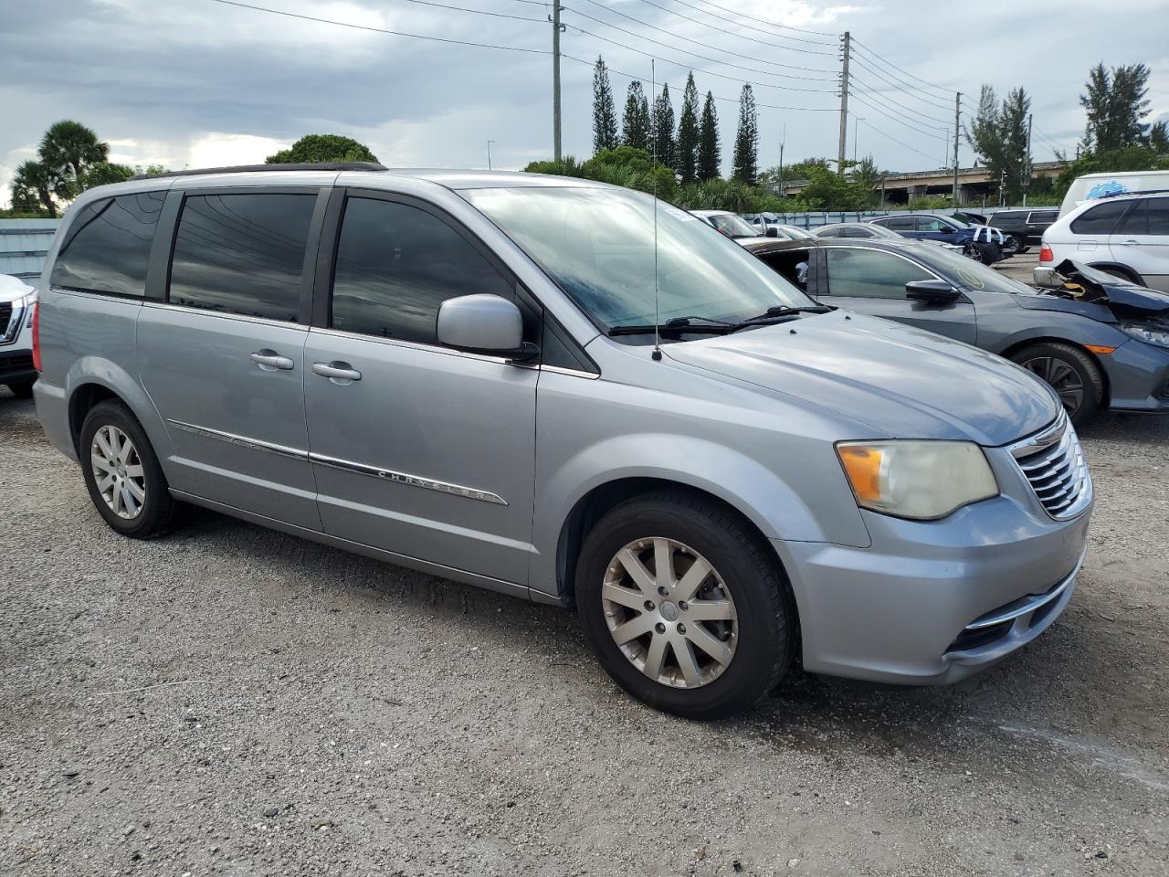 Lot #2820882352 2014 CHRYSLER TOWN & COU