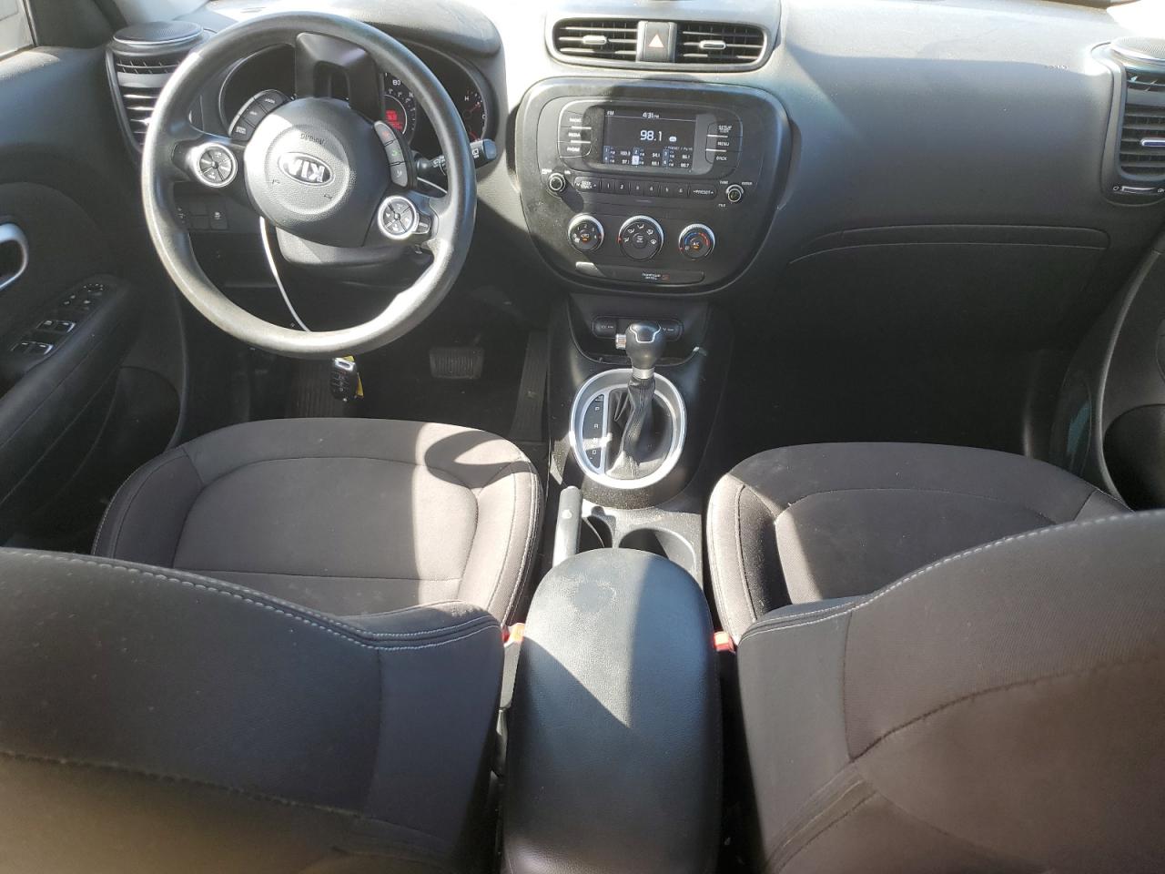 KNDJN2A29J7547472 2018 Kia Soul