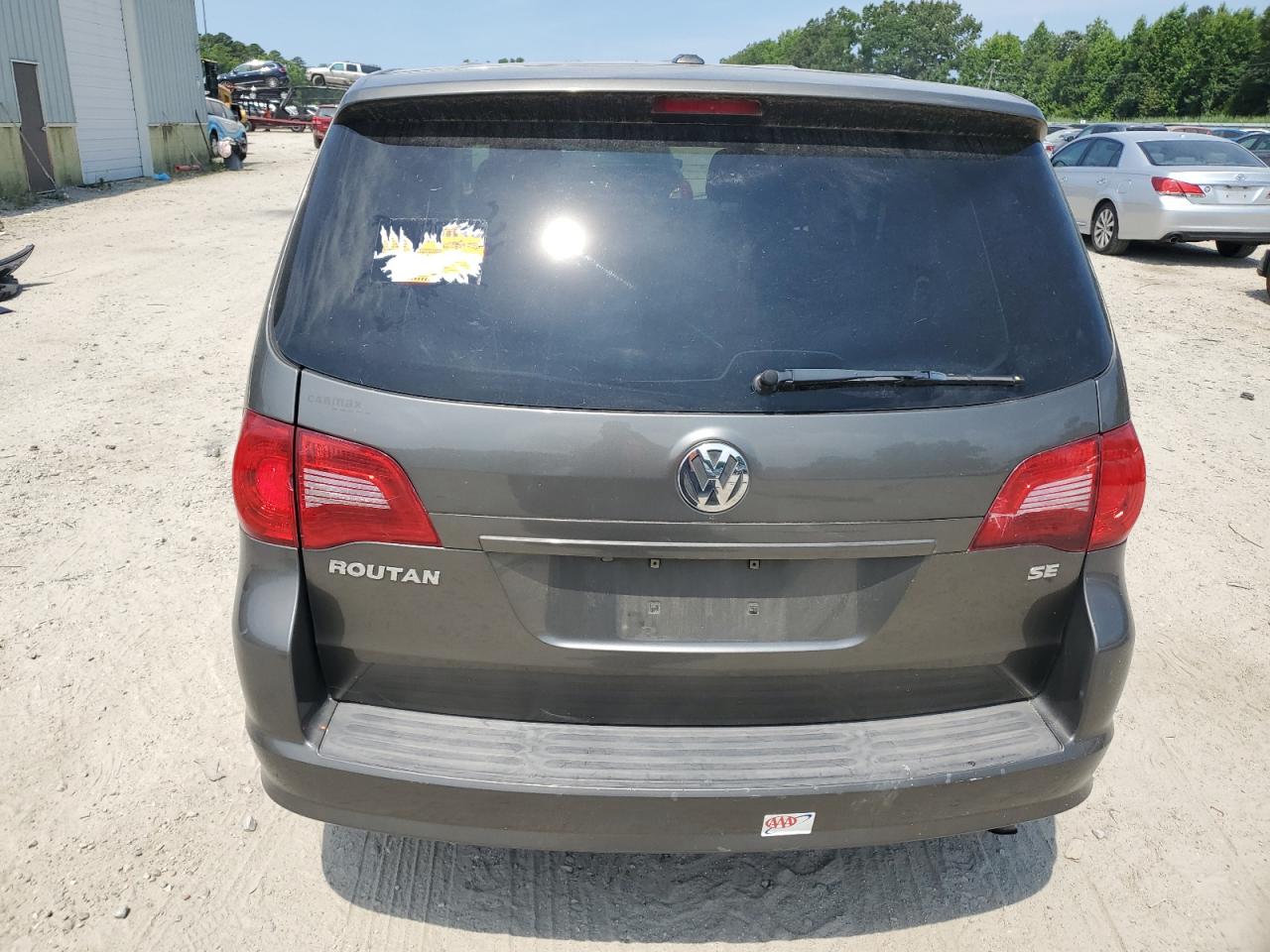 2V4RW3D15AR324908 2010 Volkswagen Routan Se