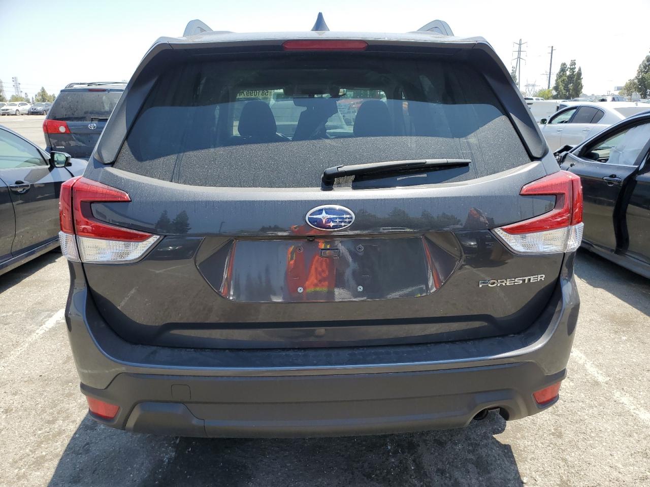 JF2SKAJC8MH565946 2021 Subaru Forester Premium