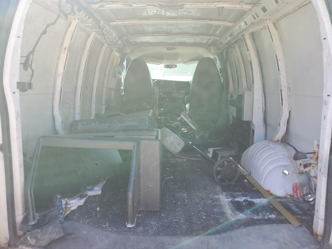 1GCWGFFA0B1127305 2011 Chevrolet Express G2500