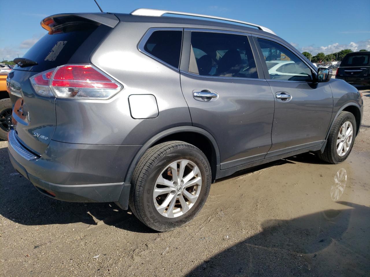 2015 Nissan Rogue S vin: KNMAT2MV7FP574432