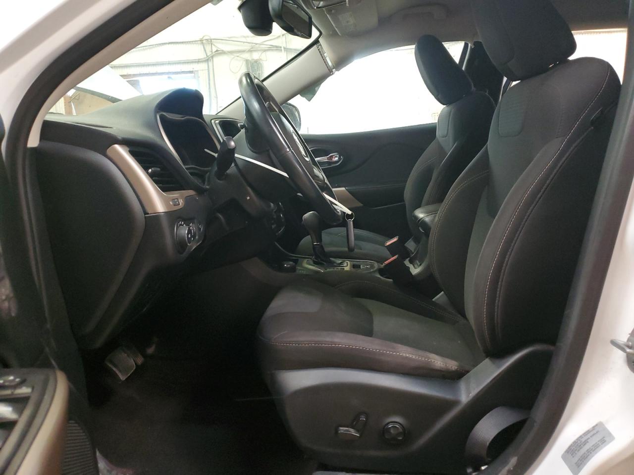 1C4PJMCS0HW587356 2017 Jeep Cherokee Latitude