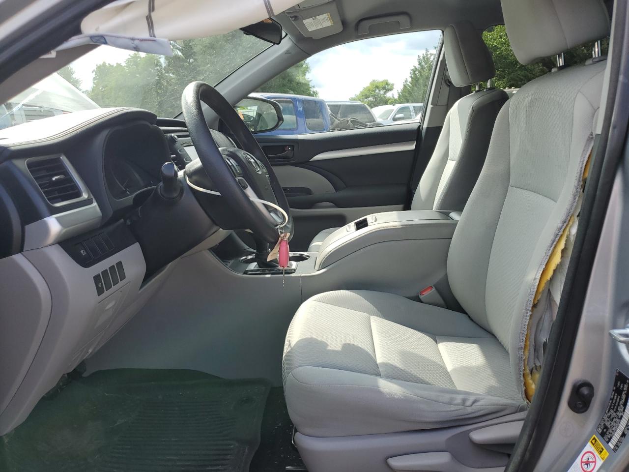 5TDBZRFH2HS368124 2017 Toyota Highlander Le