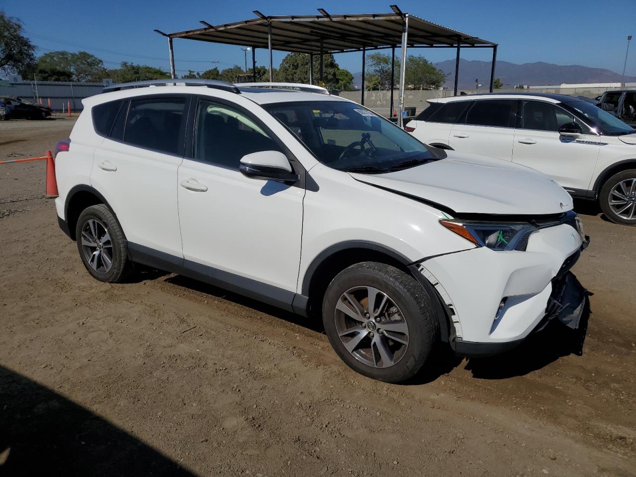 2016 Toyota Rav4 Xle vin: JTMWFREV7GJ083805