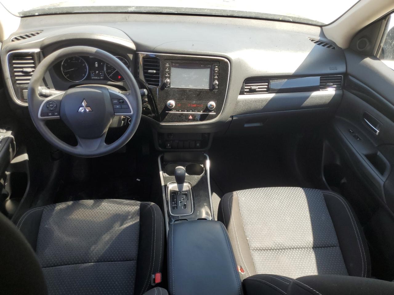 JA4AZ3A32LZ026615 2020 Mitsubishi Outlander Se