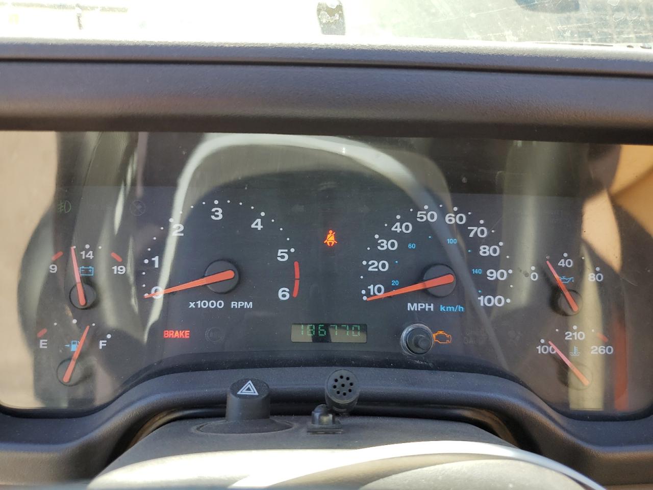 1J4FA59S52P748028 2002 Jeep Wrangler / Tj Sahara