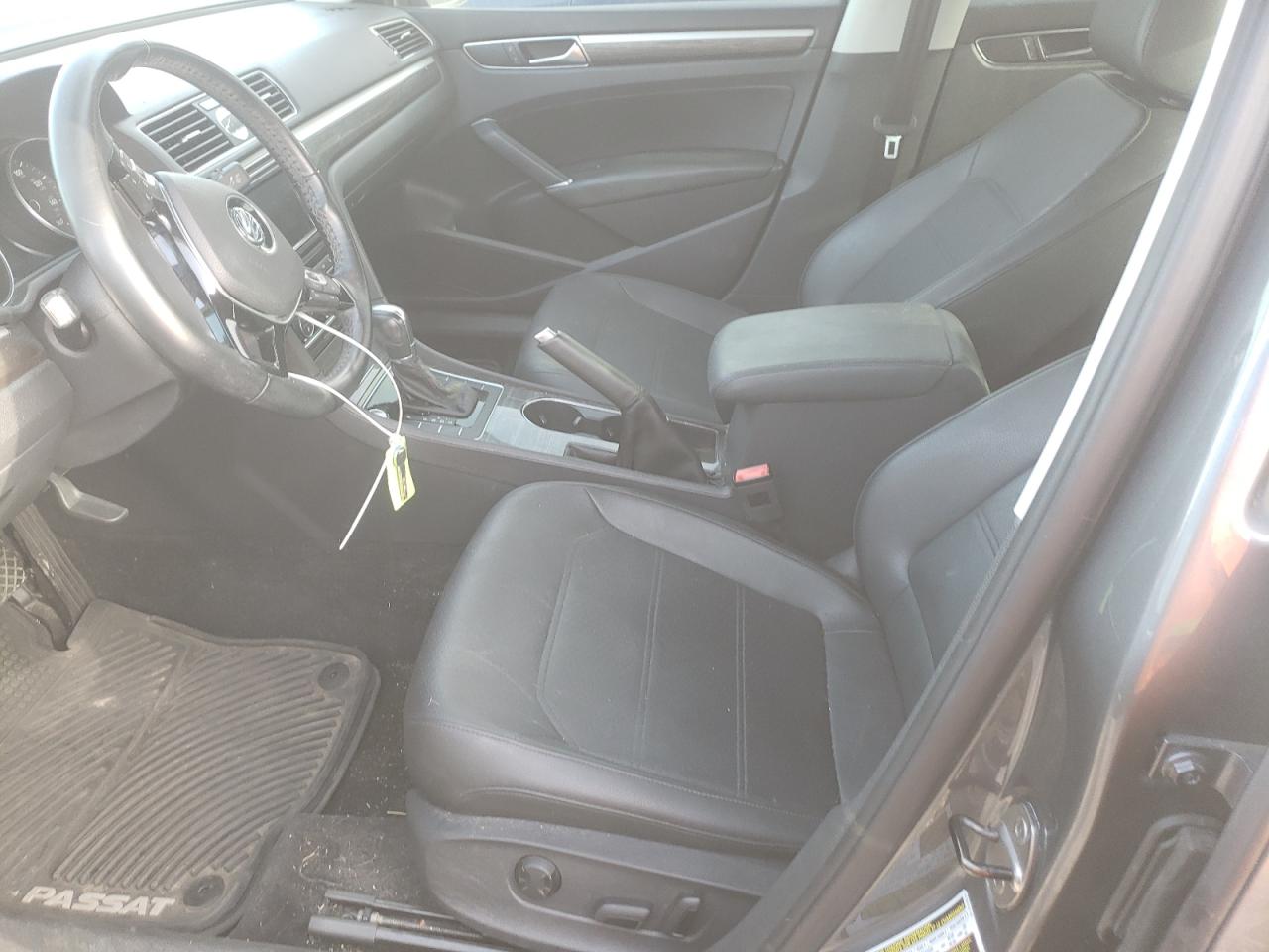 1VWBT7A38HC053571 2017 Volkswagen Passat Se