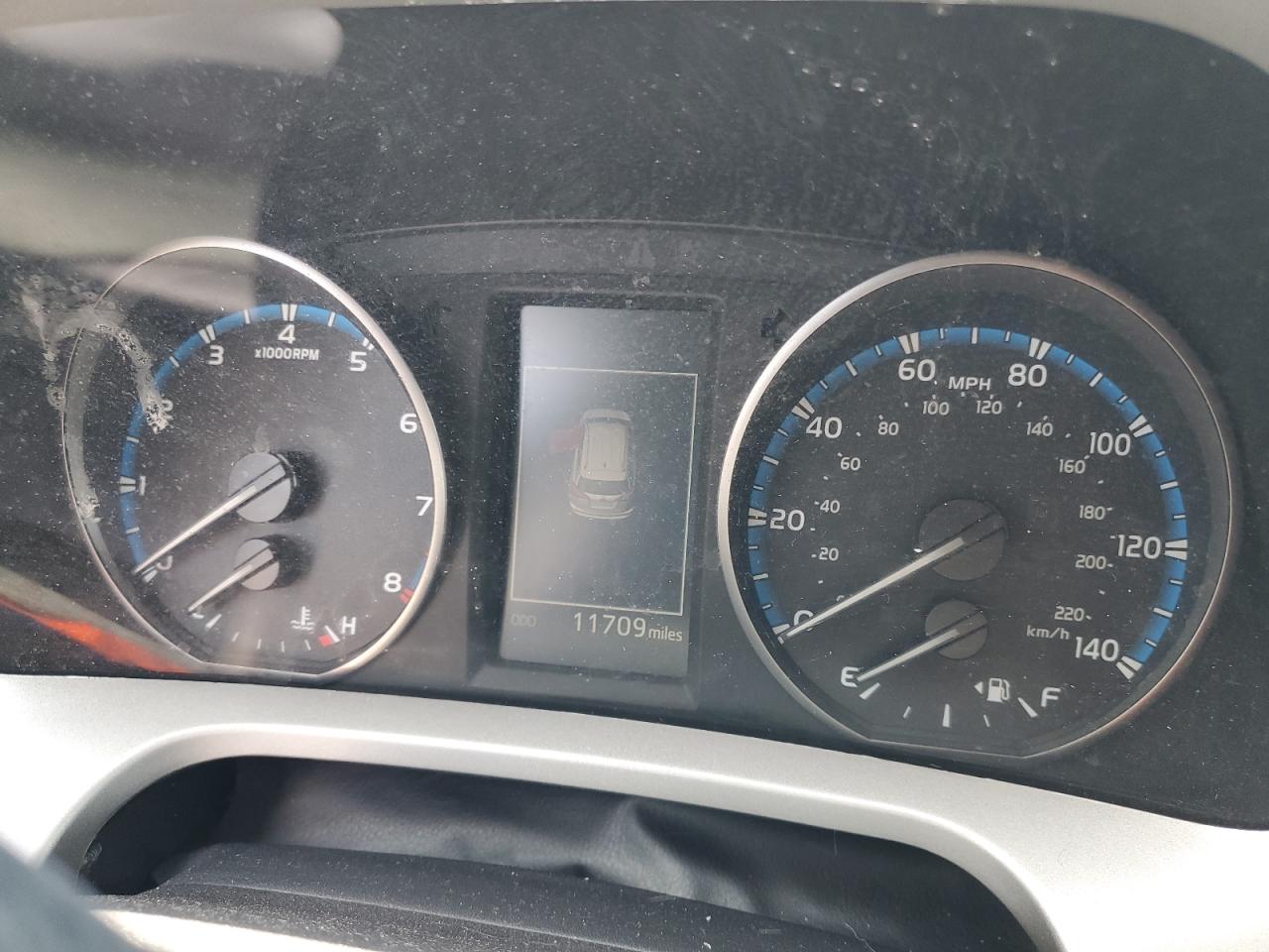 2T3ZFREV1HW388068 2017 Toyota Rav4 Le